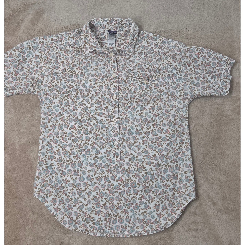 Patagonia Womens XS White Blue floral all over print Rollable Button up S/S EUC‎